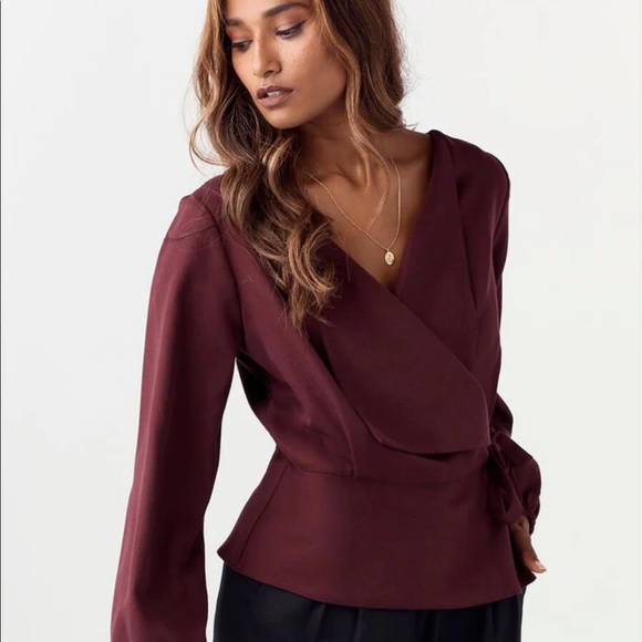 Like New Vetta The Vintage Collar Wrap Blouse - Picture 1 of 14